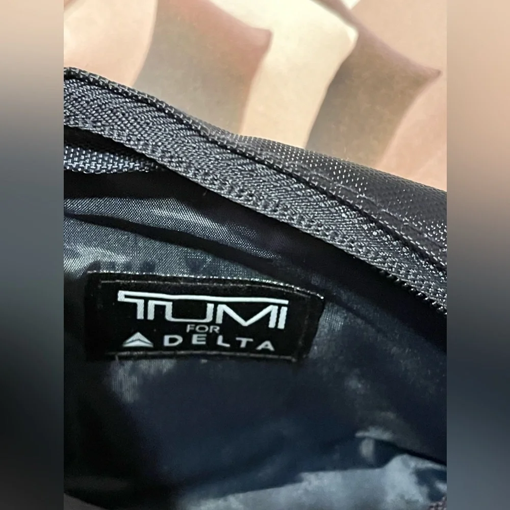 Tumi For Delta Lined Cosmetic/Toiletry Travel Pouch/Case In True Navy Blue